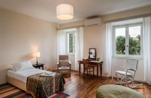 A bed or beds in a room at Villa Kefalomandouko