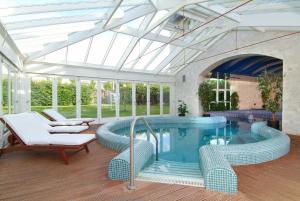 Bassein majutusasutuses BrookLodge & Macreddin Village või selle lähedal