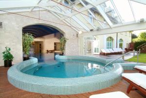 Bassein majutusasutuses BrookLodge & Macreddin Village või selle lähedal