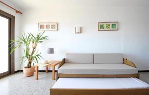 a living room with a couch and a table at Aparthotel Niu d´Aus in Portopetro