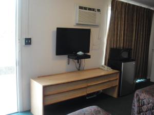 TV a/nebo společenská místnost v ubytování California Motel