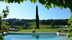 The swimming pool at or close to CASETTA SELVELLA 4&1, Emma Villas