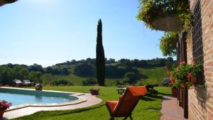 The swimming pool at or close to CASETTA SELVELLA 4&1, Emma Villas