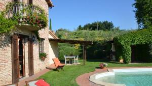 The swimming pool at or close to CASETTA SELVELLA 4&1, Emma Villas