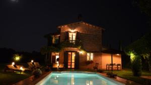 The swimming pool at or close to CASETTA SELVELLA 4&1, Emma Villas