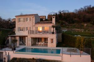 Bazén v ubytování Beautiful villa San Bartolo in Istria nebo v jeho okolí