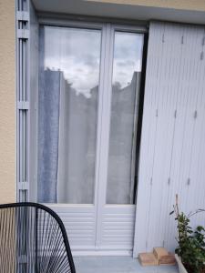 Fotografie z fotogalerie ubytování chez Myla chambre avec tv écran plat et salle de bain privative v destinaci Bourges