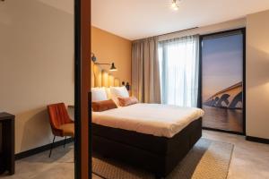 Een bed of bedden in een kamer bij Hotel Zeeuws Licht I Kloeg Collection