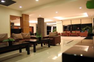 A seating area at Hotel Ebony Batulicin