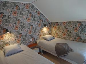 
Uma cama ou camas num quarto em Vandrarhemmet Tallbacka/Ängelsberg Hostel
