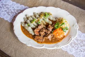 Jedzenie in lodge lub w pobliżu