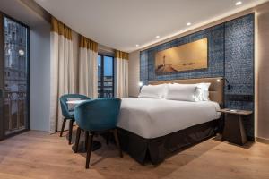 Ένα ή περισσότερα κρεβάτια σε δωμάτιο στο Eurostars Aliados