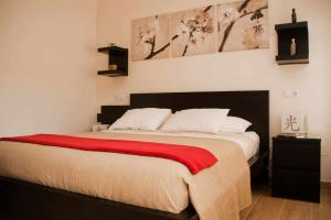 En eller flere senge i et værelse på Apartamento Kalma by Vacanzy Collection + 9 billeder