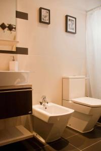 Et badeværelse på Apartamento Kalma by Vacanzy Collection