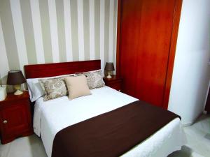 En eller flere senge i et værelse på Apartamento Oasis La Herradura + 36 billeder