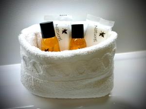 three bottles of essential oils in a towel basket at City Affaire : Hotel de Ville in Caen