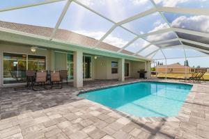 Afbeelding uit fotogalerij van Newly built home with heated pool, close to many amenities - Villa Sandle in Cape Coral