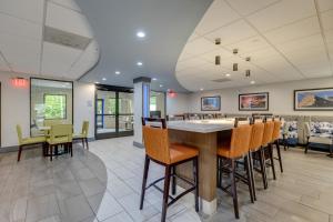 a dining room with a table and chairs at Alexis Inn and Suites Hotel in Nashville
