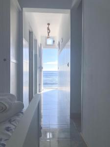 a bathroom with a hallway with a view of the ocean at Atte's house, Pozo Izquierdo in Pozo Izquierdo