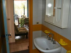 Et badeværelse på Villetta climatizzata 5 posti-pt49