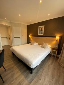 Postel nebo postele na pokoji v ubytování Hôtel Beau Rivage
