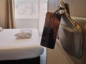 Postel nebo postele na pokoji v ubytování Hôtel Beau Rivage