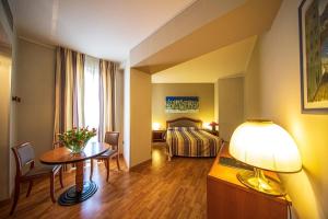 Postel nebo postele na pokoji v ubytování Intra Hotel