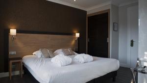 Postel nebo postele na pokoji v ubytování Hôtel Beau Rivage