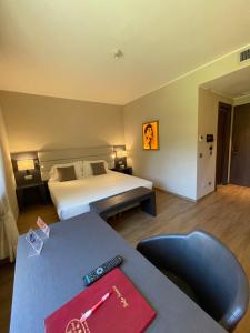 Postel nebo postele na pokoji v ubytování Parco Hotel Sassi