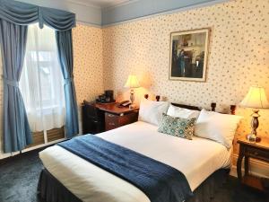 a hotel room with a bed and a window at Le Chateau de Pierre in Quebec City