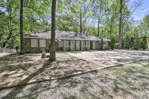 Galeriebild der Unterkunft Trout Fishing Retreat on White River with Patio in Lakeview