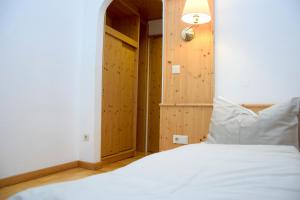 Uma cama ou camas num quarto em Rathskeller Weitra