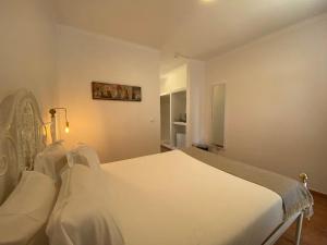 a white bedroom with a white bed in a room at Herdade Moita Mar - Country & Sea in Vila Nova de Milfontes