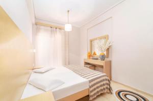 Postel nebo postele na pokoji v ubytování Adani Hotel