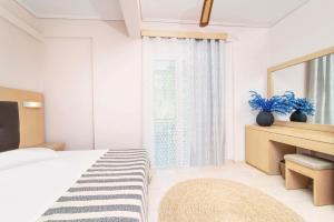 Postel nebo postele na pokoji v ubytování Adani Hotel