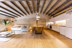 Kuchyňa alebo kuchynka v ubytovaní Bravissimo Plaça del Vi, Design Penthouse