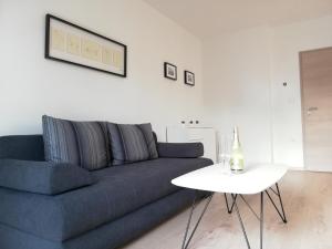 Część wypoczynkowa w obiekcie Apartment Punta Premantura E with garden