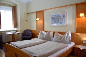 Uma cama ou camas num quarto em Rathskeller Weitra