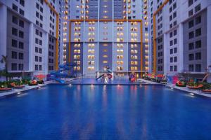 Majoituspaikassa Vega Hotel Gading Serpong tai sen lähellä sijaitseva uima-allas