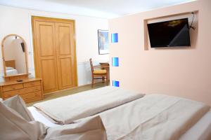 Uma cama ou camas num quarto em Rathskeller Weitra
