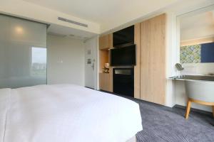 Rúm í herbergi á Dandy Hotel-Daan Park Branch