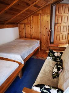 En eller flere senge i et værelse på Dom letniskowy Bajka
