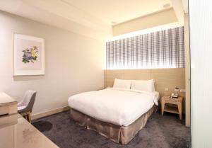 Rúm í herbergi á Dandy Hotel-Daan Park Branch