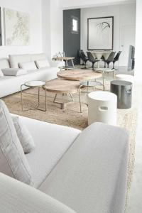 a living room with a white couch and tables and chairs at MAESTRANZA MODERN y LUXURY in Seville