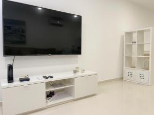 En tv och/eller ett underhållningssystem på Casa Rosa - Vilamoura