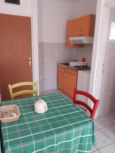 Kuchyňa alebo kuchynka v ubytovaní Apartments Bonaparte + 14 fotografií