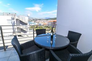 Balkón alebo terasa v ubytovaní Luxury apartment with swimming pool Ana