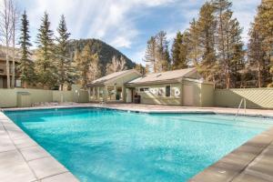 a swimming pool in front of a house at Flying Dutchman Condos in Keystone