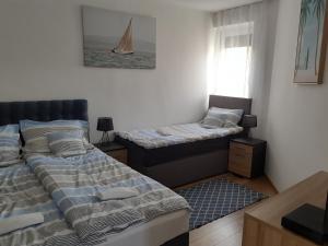 A bed or beds in a room at Rózsadomb apartman