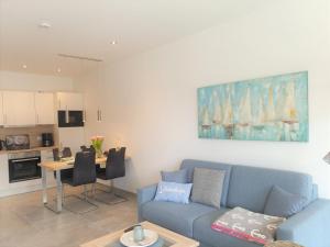 Kuchyň nebo kuchyňský kout v ubytování Apartment Jadestrand, Am Alten Deich 4-6, Whg 1 20